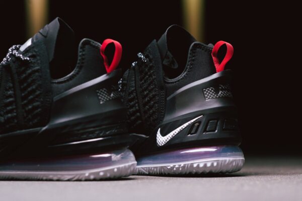 Giày Nike LeBron 18 'Black University Red' CQ9283-001 - Ảnh 7