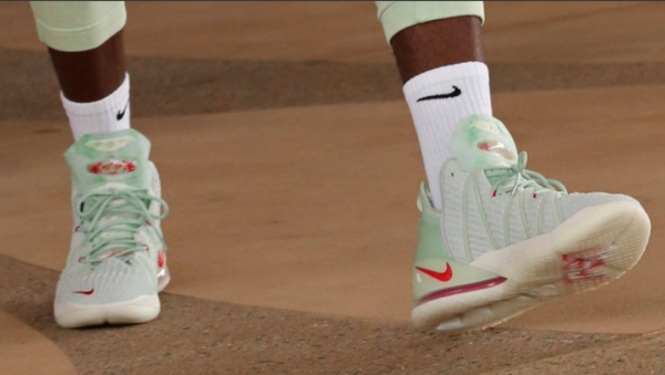 Giày Nike LeBron 18 GS 'Empire Jade' CT4677-002 - Ảnh 8