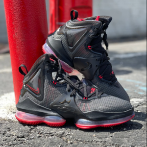 Giay Nike Lebron 19 “Bred” DD0418-011