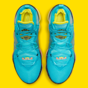 Giay Nike Lebron 19 'Christmas' DC9338-400