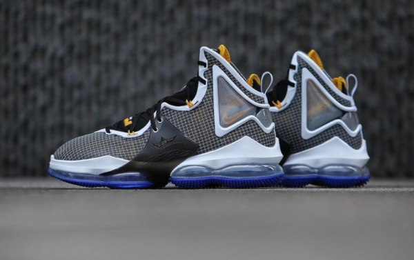 Giay Nike Lebron 19 'Hardwood Classic' DC9340-002