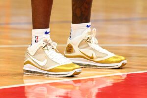 Alternative view of Giày Nike LeBron 7 China Moon (2020) CU5646-100