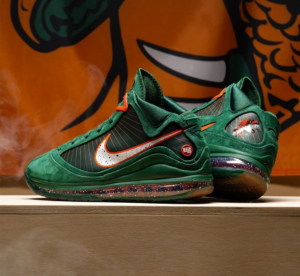 Giay Nike A&M University x LeBron 7 Retro 'Gorge Green' DX8554-300