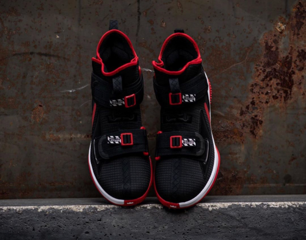 Giày Nike LeBron Soldier 13 GS 'Bred' AR7585-003 - Ảnh 6