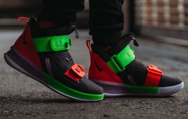 Giày Nike LeBron Soldier 13 GS 'Thunder Grey Crimson Green' AR7585-002 - Ảnh 6