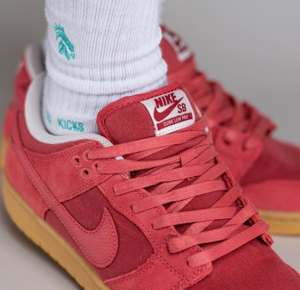 Giay Nike SB Dunk Low 'Adobe' DV5429-600