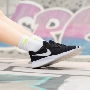 Alternative view of Giày Nike Wmns Tanjun 'Black' 812655-011