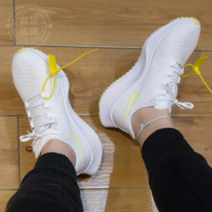 Alternative view of Giày Nike Wmns Air Zoom Pegasus 37 'White Light Zitron' BQ9647-105