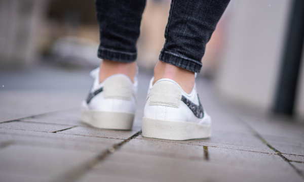 Giày Nike Wmns Blazer Low SE 'Recycled Wool Pack White Black' DA4934-100 - Ảnh 2