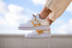 Alternative view of Giày Nike Wmns Air Force 1 Low 'Metallic Gold' CT3437-100