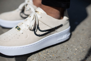 Giay Nike Air Force 1 Sage Low LX 'Light Cream' CI3482-200