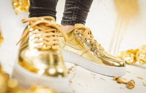 Alternative view of Giày Nike Air Force 1 SP "Metallic Gold" CQ6566-700