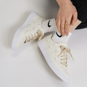 Alternative view of Giày Nike Court Vision Low Valentine's Day Women's DJ9297-100