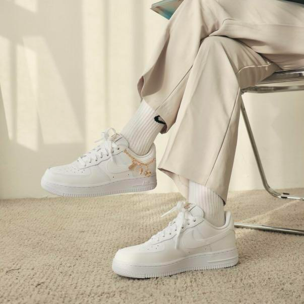 Giày Nike Wmns Air Force 1 '07 LX 'Lucky Charms' DD1525-100 - Ảnh 5