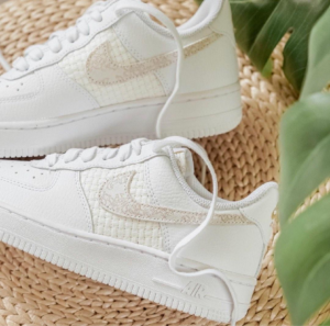 Giay Nike Air Force 1 'White Gold' DO9458-100