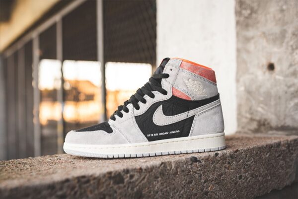 Giày Nike Air Jordan 1 Retro High 'Neutral Grey Hyper Crimson' 555088-018 - Ảnh 4