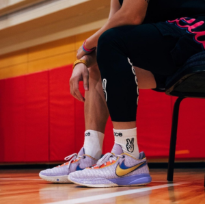 Giay Nike LeBron 20 'Violet Frost' DJ5423-500