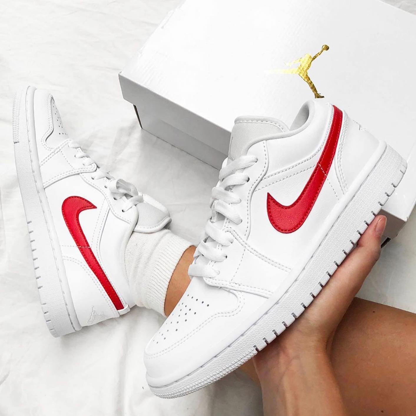 Giày Nike Wmns Air Jordan 1 Low 'University Red' AO9944-161 - Ảnh 2