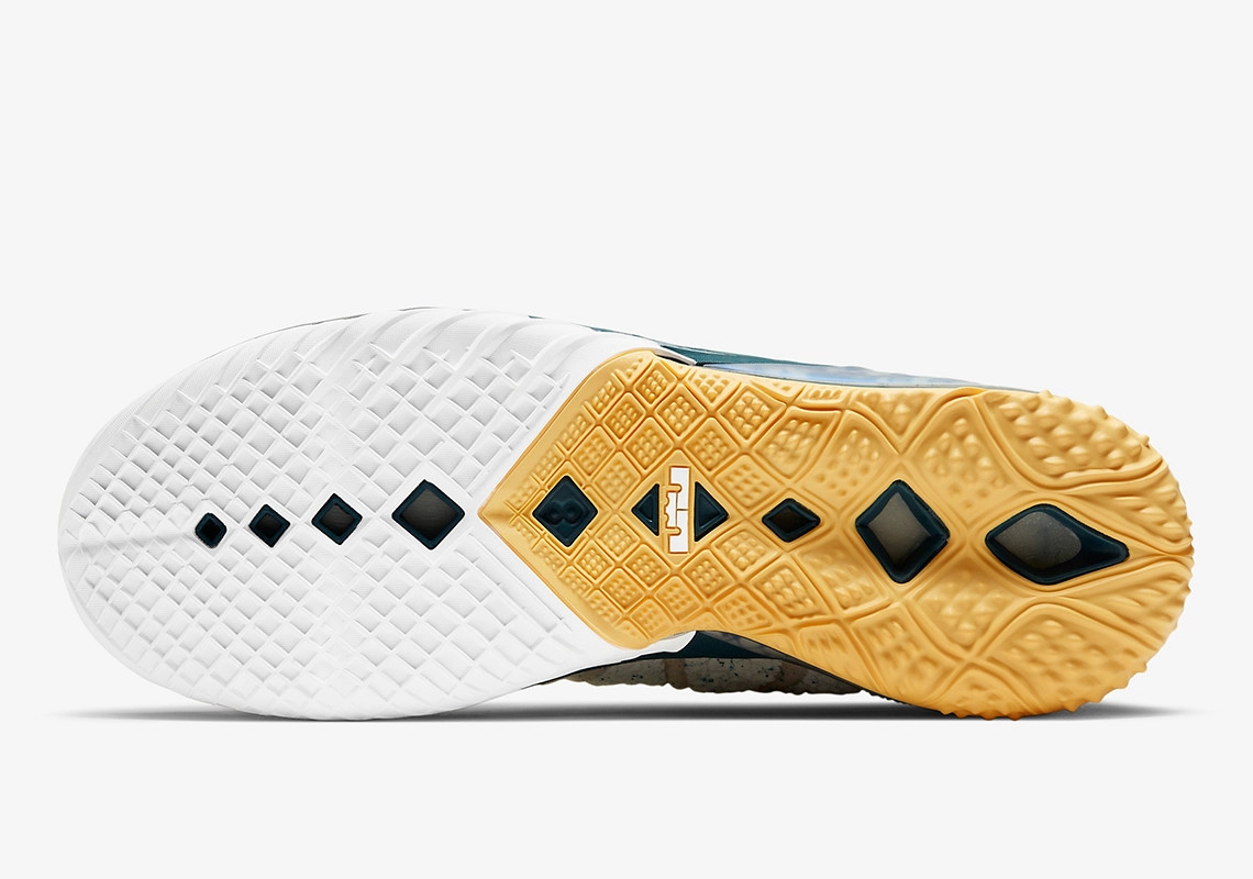 Giày Nike LeBron 18 'Reflections Flip' DB8148-100 - Ảnh 4