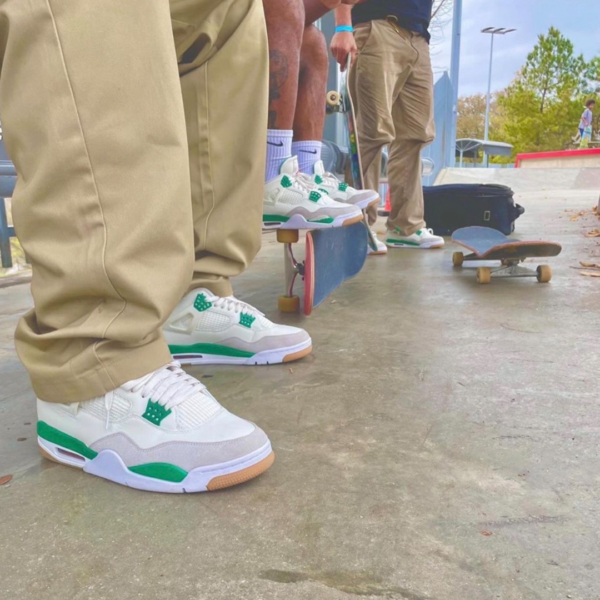 Giay Nike Air Jordan 4 Retro 'Pine Green' DR5415-103