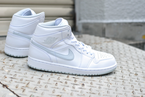 Giày Nike Air Jordan 1 Mid 'White Pure Platinum Swoosh' 554724-108 - Ảnh 10
