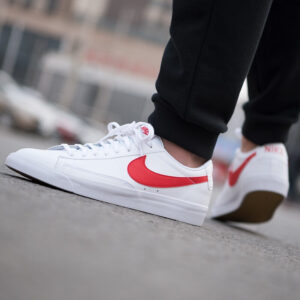 Alternative view of Giày Nike Blazer Low LX 'Unerversity Red' BQ7306-600
