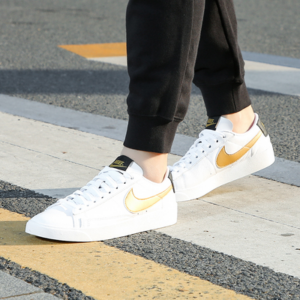 Alternative view of Giày Nike Blazer Low LE 'Yellow White' AV9370-107