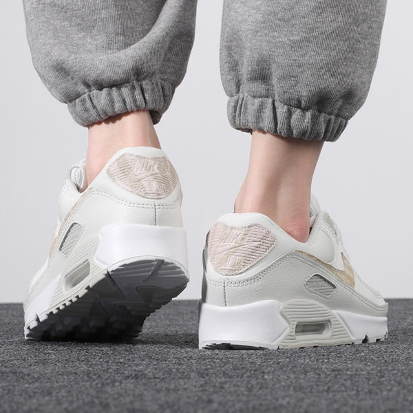 Giày Nike Wmns Air Max 90 SE 'Summit White Light Bone' CV8824-100 - Ảnh 3