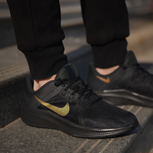 Alternative view of Giày Nike Quest 4 'Black Metallic Gold' DA1105-010