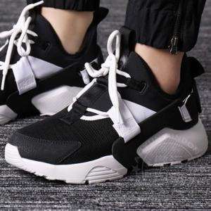 Alternative view of Giày Nike Wmns Huarache City Low 'Black White' AH6804-002