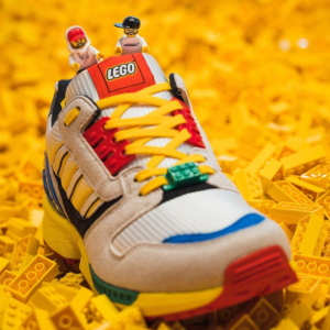 Alternative view of Giày Adidas LEGO x ZX 8000 'AZX Series Mixed Blocks' FZ3482