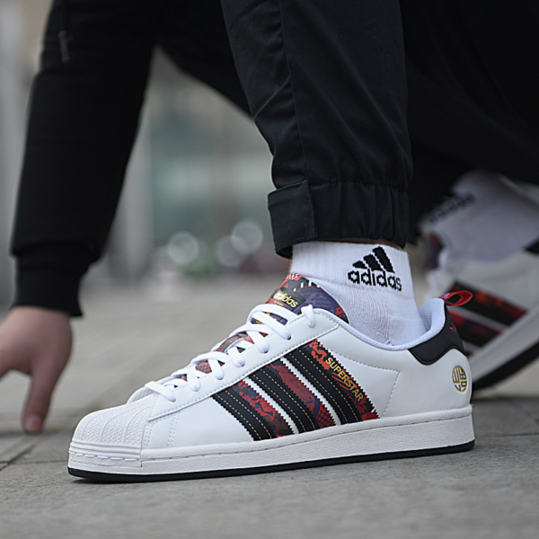 Giày Adidas Superstar 'Chinese New Year' Q47184 - Ảnh 2