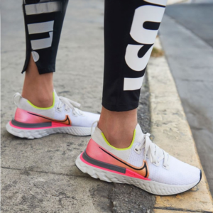 Alternative view of Giày Nike Wmns React Infinity Run 'Pink Blast' CD4372-004