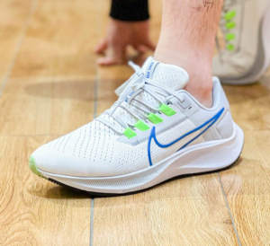 Alternative view of Giày Nike Air Zoom Pegasus 38 CW7356-103
