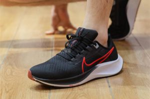 Alternative view of Giày Nike Air Zoom Pegasus 38 Men's Road Running Shoes CW7356-008