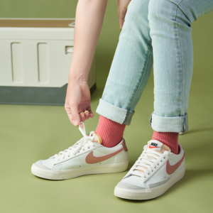 Alternative view of Giày Nike Blazer Low '77 'White Rose Whisper' DC4769-109