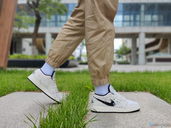 Giày Nike Air Jordan 1 Low 'Brushstroke Swoosh Paint Splatter' DM3528-100 - Ảnh 8