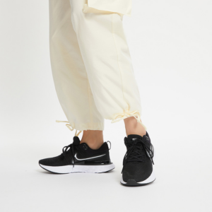 Alternative view of Giày Nike Wmns React Infinity Run Flyknit 2 'Black' CT2423-002