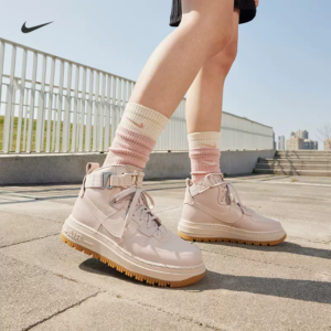 Giay Nike Wmns Air Force 1 High Utility 2.0 'Arctic Pink Gum' DC3584-200