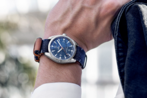 Alternative view of Đồng Hồ Omega Railmaster Automatic 'Blue' 220-12-40-20-03-001