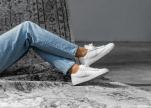 Giay Nike Blazer Low LE 'Triple White' AV9370-111