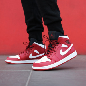 Alternative view of Giày Nike Air Jordan 1 Mid 'Gym Red' 554724-605