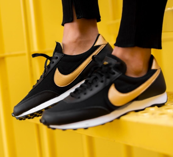 Giày Nike Wmns Daybreak 'Black Metallic Gold' DC9213-001 - Ảnh 5