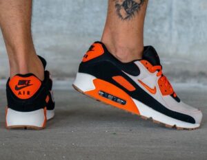 Alternative view of Giày Nike Air Max 90 'Home Away Safety Orange' CJ0611-100