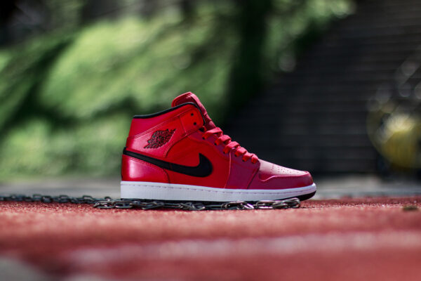 Giày Nike Air Jordan 1 Mid 'Gym Red Black Patent' 554725-602 - Ảnh 4