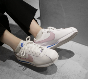 Alternative view of Giày Nike Cortez Basic SL GS 'White Iced Lilac' 904764-108