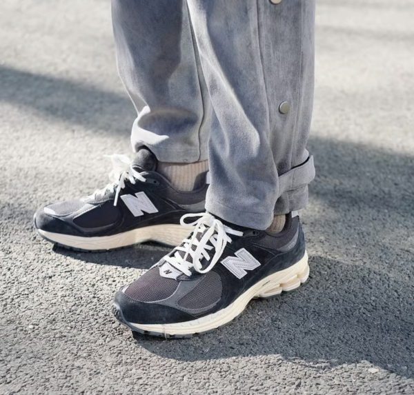 Giày New Balance 2002R 'Vintage Black' M2002RHO - Ảnh 5