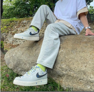 Alternative view of Giày Nike Air Force 1 '07 LV8 'Paint Splatter Light Bone' CZ0339-001