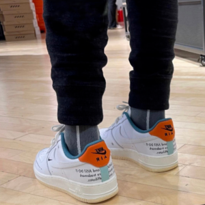 Alternative view of Giày Nike Air Force 1 '07 LE 'Starfish' DM0970-111