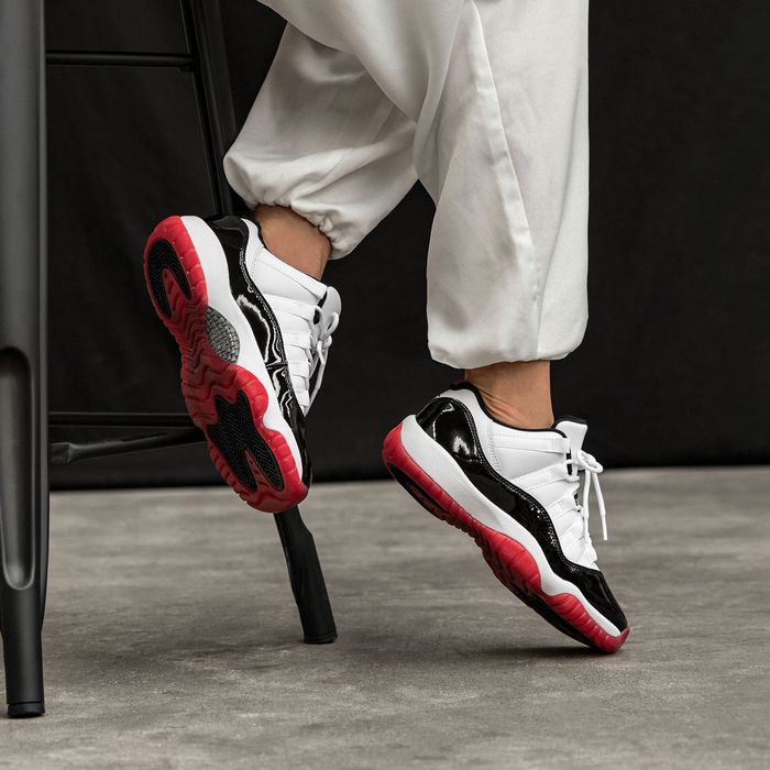 Giày Nike Air Jordan 11 Retro Low GS 'Concord-Bred' 528896-160 - Ảnh 2